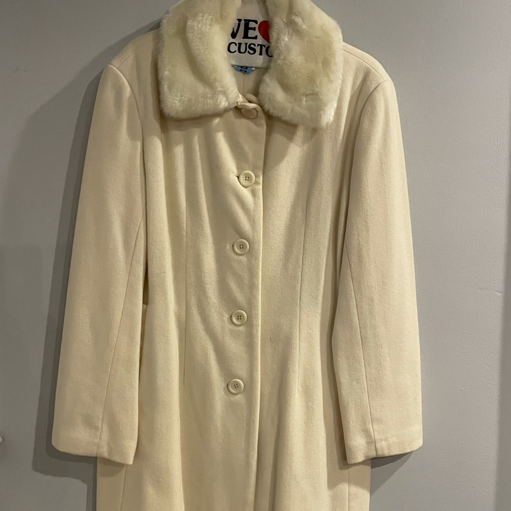 CHARLES KLEIN WOMEN’S CREAM COLORED COAT - SIZE 10